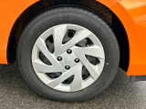 ホイールカバー付き。タイヤサイズは175/65R15