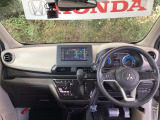 フロントガラスが大きく、ワイドな視界で運転もしやすくなるように、設計されています。