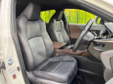運転席シート廻りは使用感も少なく、良好な状態となっています。前オーナー様が丁寧に使っていたことがよくわかりますね。