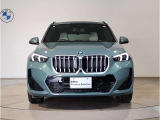 【キドニーグリル】BMWは約90年もの間、ほぼ全ての車両にひと目でBMWだと分かるこの特徴的なフロントグリルが備えられ、デザイン・アイコンとして親しまれてきました。