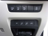 【2Wayドライビングポジションメモリー機能】お二人のシートパターンを記憶することができますので、運転時はボタン一つでシート調節できますね。