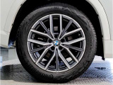 【BMWアロイホイル】軽量かつ強度に拘ったアロイホイル。走行性能ポテンシャルを引き出す設計。車の足元を引き締めてくれる大きなポイントはアロイホイルです。