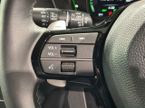 ステアリングにオーディオ操作スイッチが付いています。オーディオ画面に直接タッチしなくても操作が出来ますので、運転に集中できます。