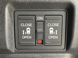 【両側パワースライドドア】スマートキーや運転席のスイッチで後席両側スライドドアの開閉が可能♪電動だから力を入れてドアを開ける必要が無く、小さなお子様でも簡単に開け閉めでき快適です♪