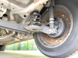 お車を安心してお乗りいただく為には、足回りの定期点検が欠かせません。サービスサポート(有償保証)では無料点検もご提供しており、安心のカーライフをお過ごしいただけるサポート体制が整っています。