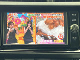 停車中にはTVの視聴も可能。休憩時間などに番組を楽しむことができます。長距離ドライブの際のドライバーの気分転換にも役立ちます。