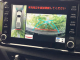 後方確認が苦手な方にも安心。バックモニターで、狭い場所でも安全に駐車できます。ガイドライン表示で、距離感もつかみやすいです。