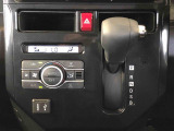 温度を設定すれば、自動で車内の温度管理をしてくれる優れものです♪ATミッションで運転楽々