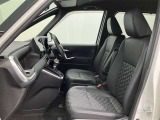 高いホールド性で運転姿勢が安定します。長距離ドライブでも疲れにくいのが魅力です。快適なドライビングライフをお送りください♪