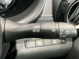車外の明るさに応じでライトを点灯、消灯してくれるオートライト機能です☆お天気の良い昼間のトンネル走行などオートにしてると便利で安心です☆エンジン停止時にライトの消し忘れも無くなります☆