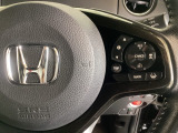 ハンドルにHondaセンシング系のクルーズコントロールやレーンキープアシストなどのスイッチが装備されています。ハンドルから手を離さず安全に操作できます。