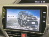 【大画面ナビ】人気の大型10インチナビを装備。存在感のある大画面はインパクト大!ナビ利用時のマップ表示は見やすく、テレビやDVDは臨場感がアップ!いつものドライブがグッと楽しくなります♪