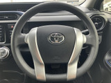 握りやすい形状で、運転操作をサポート。ステアリング操作を通じて、確かな走りを体感できます。快適なドライビングポジションを追求しました。