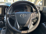 握りやすいステアリングは、操作性を高め、快適な運転をサポート。スムーズなハンドリングで、運転の楽しさを味わえます。