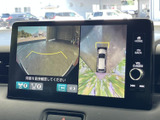 後方の状況を安全に確認できるバックモニター。狭い場所での駐車や車庫入れも安心です。運転に自信がない方にもおすすめです。