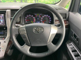 インテリアに合わせたデザインのステアリングは、運転される方のことも考え、運転しやすい形状、大きさです。是非一度、実際に触ってお確かめください。