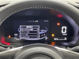 【メーターまわり】ドライバーから見やすい位置にあって安全運転に寄与します。マルチインフォメーションディスプレイでは、クルマに関する情報の確認はもちろん、各種安全機能・装備のON/OFFも設定可能。