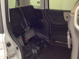 ★チップアップ&ダイブダウン機能付き【ULTR SEAT】は後席座面を左右分割で跳ね上げることができます☆トランクで積載できない背の高い荷物をラクラク収納できます。ホンダ車ならではの人気装備です♪