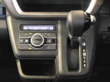温度を設定すれば、自動で車内の温度管理をしてくれる優れものです♪ATミッションで運転楽々