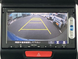 狭い道や駐車時も安心。後方の状況をモニターで確認できるので、安全な運転をサポートします。運転に自信がない方にもおすすめです。