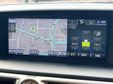 【メーカー純正ナビ】インテリアに溶け込むスタイリッシュな「専用設計」メーカーナビを装備♪視認性や操作性など基本性能にも優れ、より上質なカーライフをお楽しみいただけます。