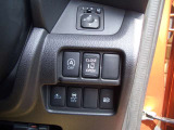運転席右側には電動スライドドア等の各種スイッチがまとめられています!