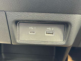 電源用としてUSBポートが付いてます。スマートフォンやタブレット端末の充電に使用して下さい。
