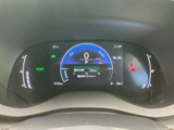 見やすいデザインのメーターパネル。必要な情報を一目で確認でき、運転状況を的確に把握して安全運転をサポートします。
