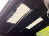パノラマルーフ】大型のガラスルーフ搭載で車内の解放感が一気にアップ!開放的なドライブをお楽しみいただけます。