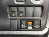 【両側パワースライドドア】スマートキーや運転席のスイッチで後席両側スライドドアの開閉が可能♪電動だから力を入れてドアを開ける必要が無く、小さなお子様でも簡単に開け閉めでき快適です♪