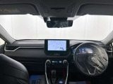 落ち着いたカラーの内装で、ゆったりと運転したい方に。