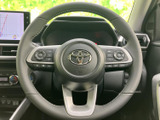 握り心地の良いステアリング。操作性にも優れており、ドライバーの意のままに車両をコントロールできます。オーディオスイッチも操作しやすい位置に配置。