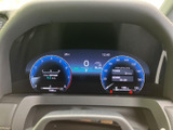 視認性の高いメーター類は、運転に必要な情報を的確に表示。運転状況を把握しやすく、安全運転をサポートします。