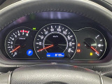 【メーターまわり】ドライバーから見やすい位置にあって安全運転に寄与します。メーターも見やすくてシンプルなデザインになっております。