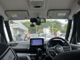 視界広々で運転しやすいインパネ