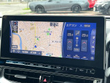 【メーカー純正ナビ】インテリアに溶け込むスタイリッシュな「専用設計」メーカーナビを装備♪視認性や操作性など基本性能にも優れ、より上質なカーライフをお楽しみいただけます。