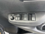 パワーウィンドウスイッチで運転席から全席の窓の開閉ができます♪