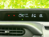 視認性の高いメーター類で、運転に必要な情報をしっかり把握できます。直感的に操作でき、運転に集中できる環境です。明るさ調整も可能です。