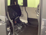 ★チップアップ&ダイブダウン機能付き【ULTR SEAT】は後席座面を左右分割で跳ね上げることができます☆トランクで積載できない背の高い荷物をラクラク収納できます。ホンダ車ならではの人気装備です♪
