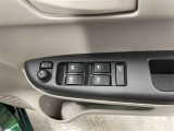 パワーウィンドウスイッチで運転席から全席の窓の開閉ができます♪