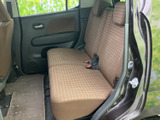 後部座席からの景色も良好。同乗者の方もリラックスして過ごせる空間です。家族でのドライブに最適です。