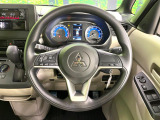 インテリアに合わせたデザインのステアリングは、運転される方のことも考え、運転しやすい形状、大きさです。是非一度、実際に触ってお確かめください。