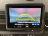 【バックカメラ】運転が苦手な方も車庫入れラクラクです!ギアをリバースに入れれば自動的に切り換わりますので、面倒な操作は不要です♪狭い駐車場もお車を傷つけず安心ですね!
