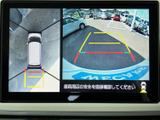 駐車時の安全性を高めるバックモニター。後方の状況を画面で確認できるので、狭い場所でもスムーズに駐車できます。