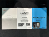 スマートキーは鍵をバッグに入れたままでもドアロックの開閉やエンジンのON・OFFができます。夜間や雨の日も鍵を探さなくて良いので便利です。
