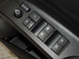 電動格納式ドアミラー・パワーウインドウを装備しています。