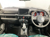 【運転席・助手席】スッキリとしたハンドル周りで使い勝手がいいです★