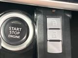 【インテリジェントキー】カバンやポケットに入れたままでもドアの施錠・解錠が可能なスマートキーを装備。エンジンのオン・オフ時もカギを取り出す必要が無いからとっても便利です♪