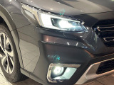 【LEDヘッドライト】悪天候や夜間走行時も良好な視界を確保し安心して運転できる高輝度LEDヘッドライトを装備!点灯速度が早く、消費電力も抑えられています。