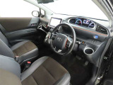シンプルで使いやすいデザインの運転席です。